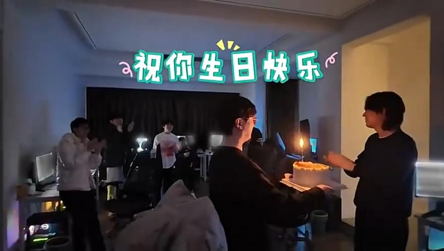 246天天天彩天好彩+资料246开奖,王天辰古子成合跳手势舞,动态词语解释落实_户外版V10.95