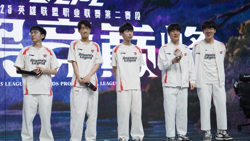 小八想要修手机,2025港澳宝典免费资料,权威独家讨论与热门话题_体验版V13.61